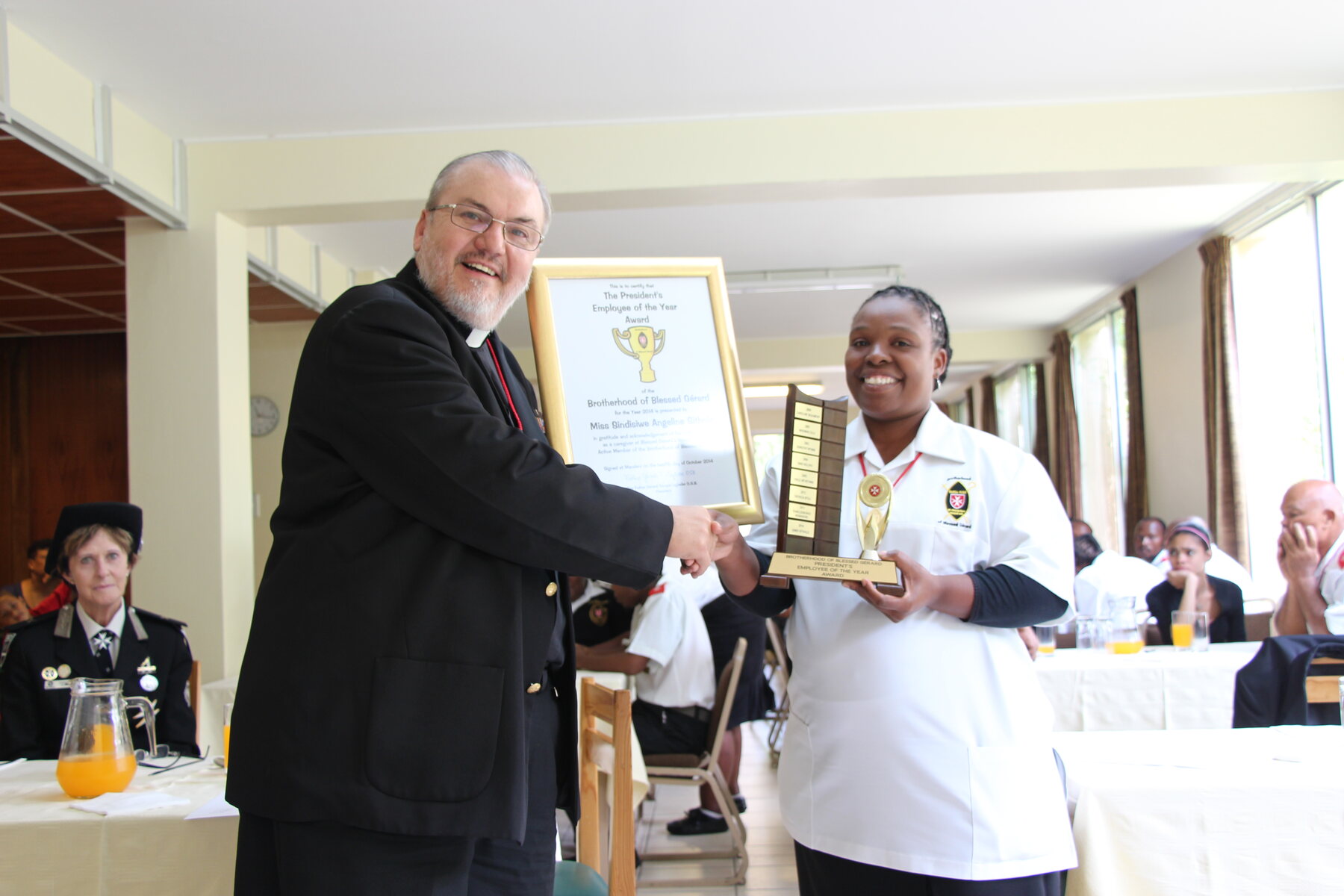 Sindisiwe Angeline Sithole receiving the President’s Employee of the Year Award