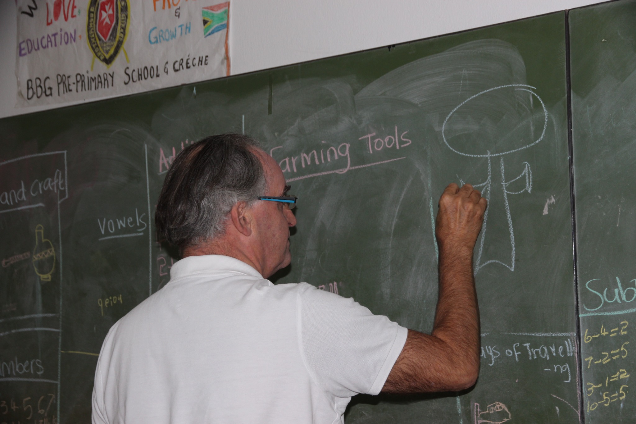 Dominique Prince de La Rochefoucauld-Montbel drawing on the Kindergarten blackboard